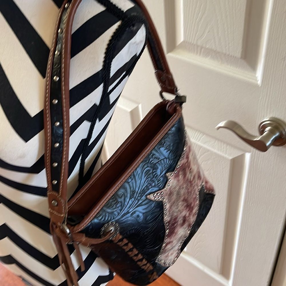 Montana West Black and Brown Horse Accent Shoulder Bag - Picture 14 of 14